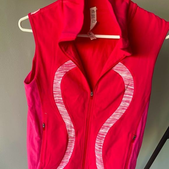 RARE Lululemon ATHLETIC VEST - Picture 1 of 3